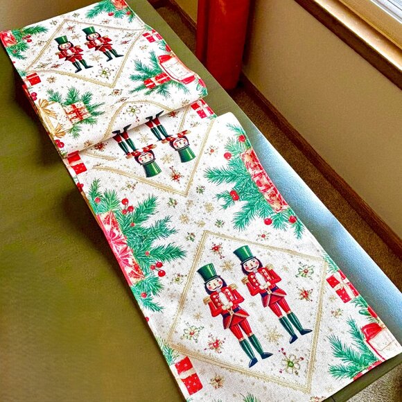 Traditional Christmas Nutcrackers Pine Berries Gifts 72" Linen Table Runner New - Picture 7 of 7